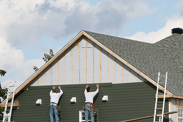 Professional Vinyl Siding technician working in Modena, PA